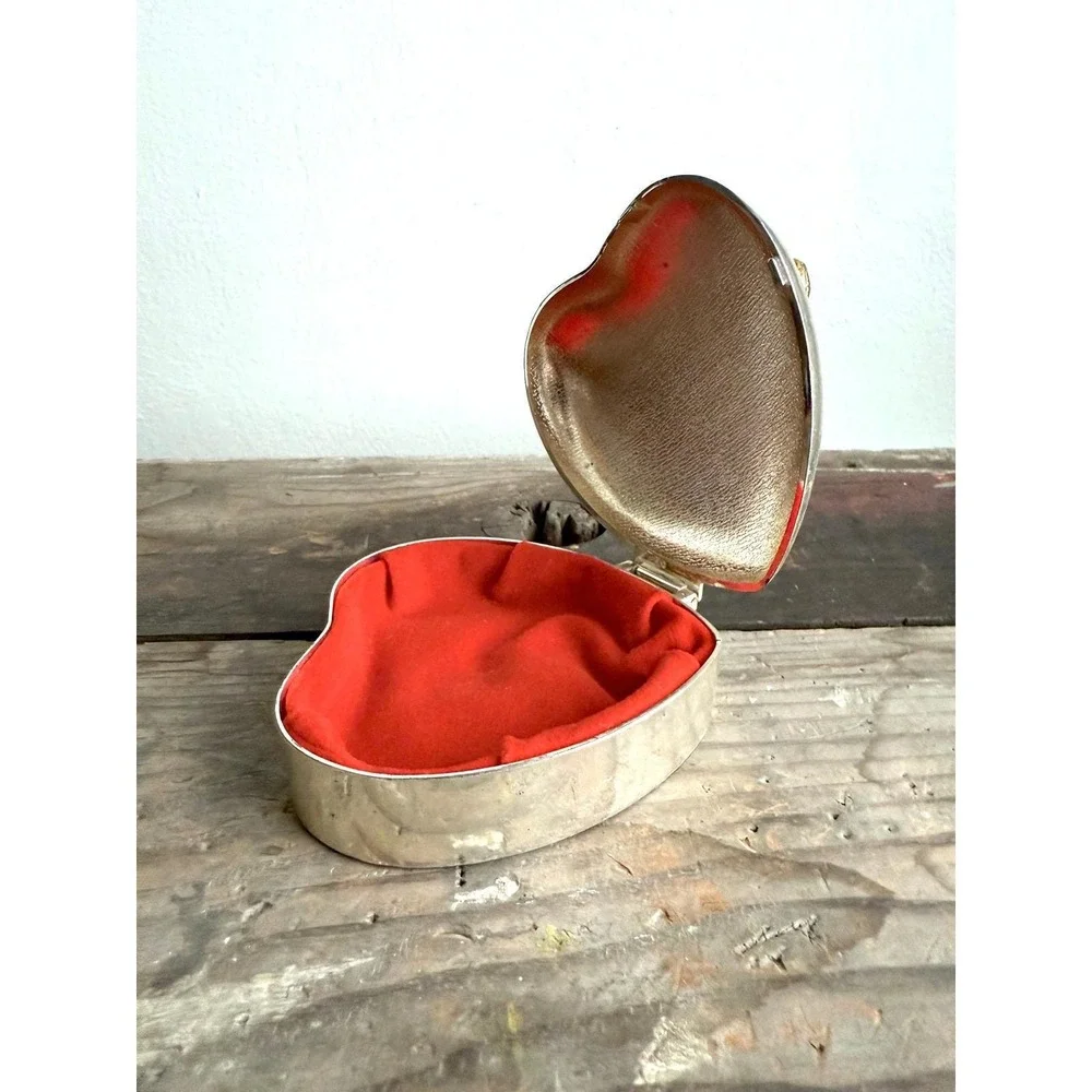 International Silver Co Heart Shaped Silverplate Trinket Box‎